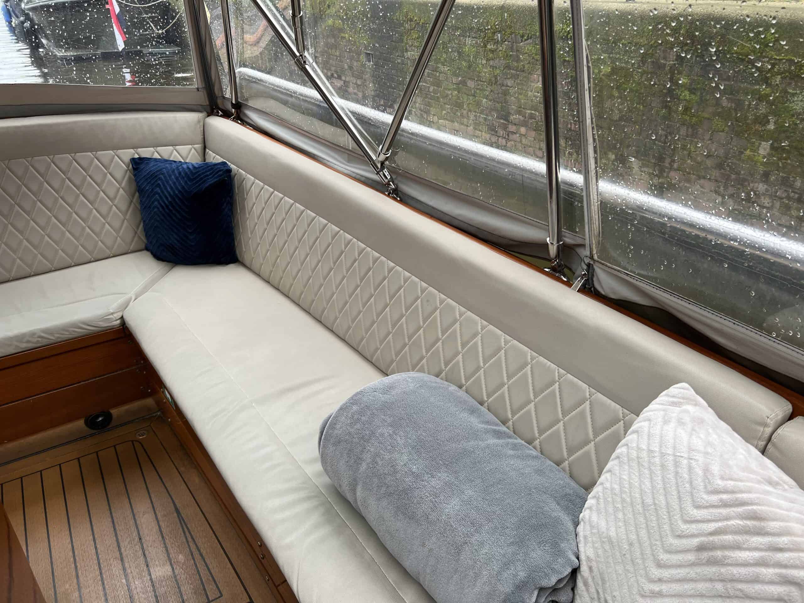 cozy Pure Boats seating 